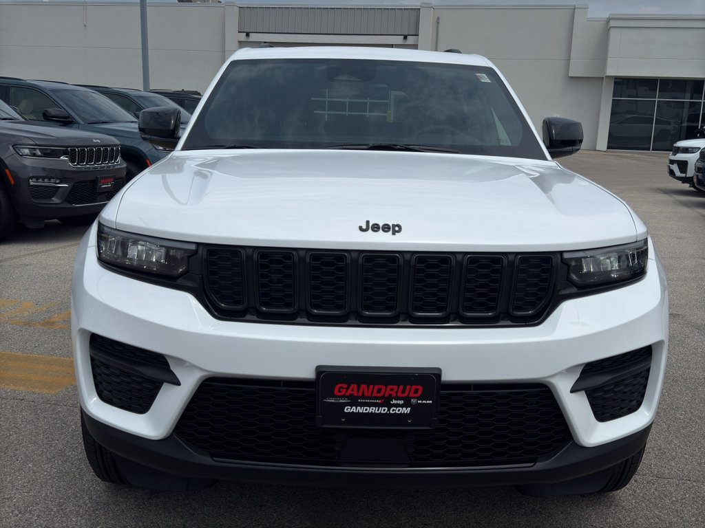 New 2025 Jeep Grand Cherokee Altitude w/ Trailer Tow Package AWD/4WD image 3