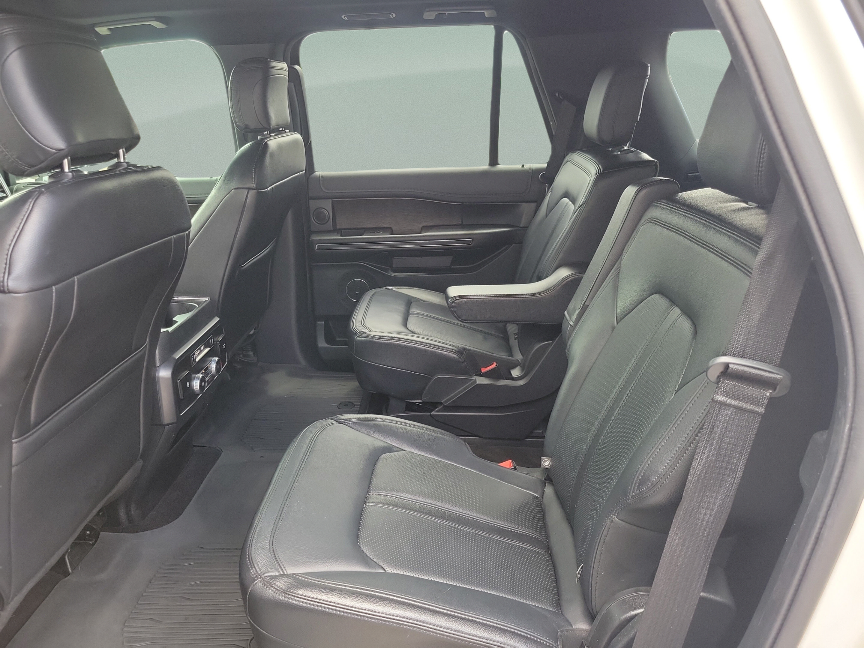 Used 2020 Ford Expedition Limited w/ Equipment Group 302A RWD image 13