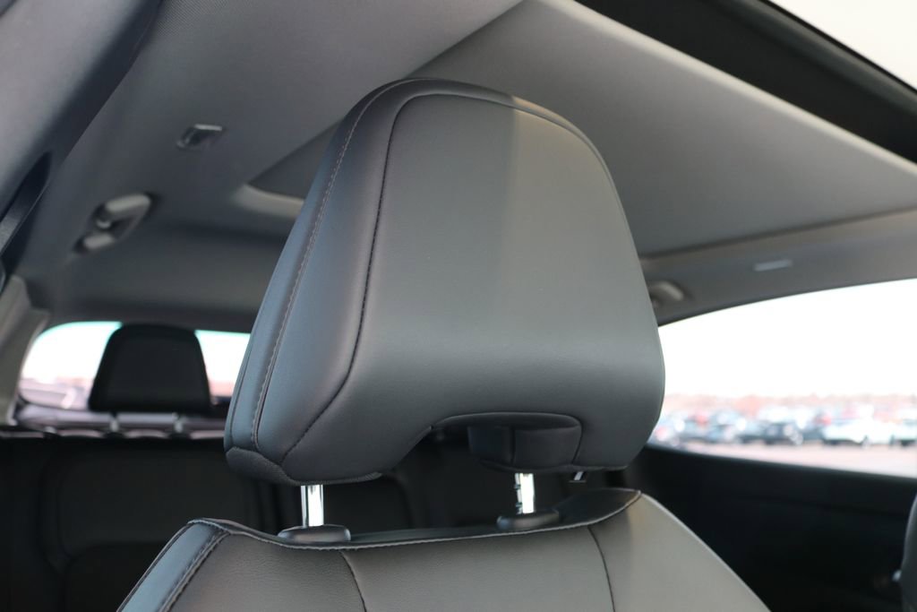 Used 2023 Nissan Ariya AWD image 40