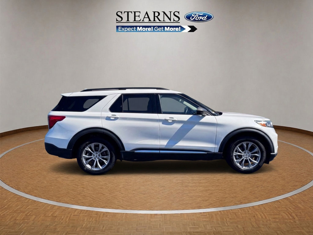 Used 2022 Ford Explorer XLT w/ Equipment Group 202A AWD/4WD image 4