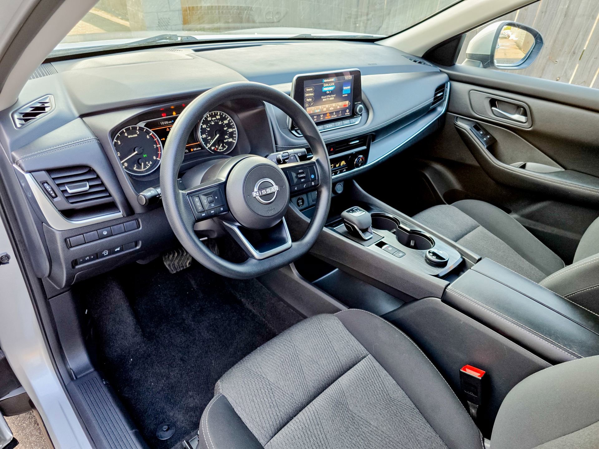 Used 2024 Nissan Rogue SV image 7