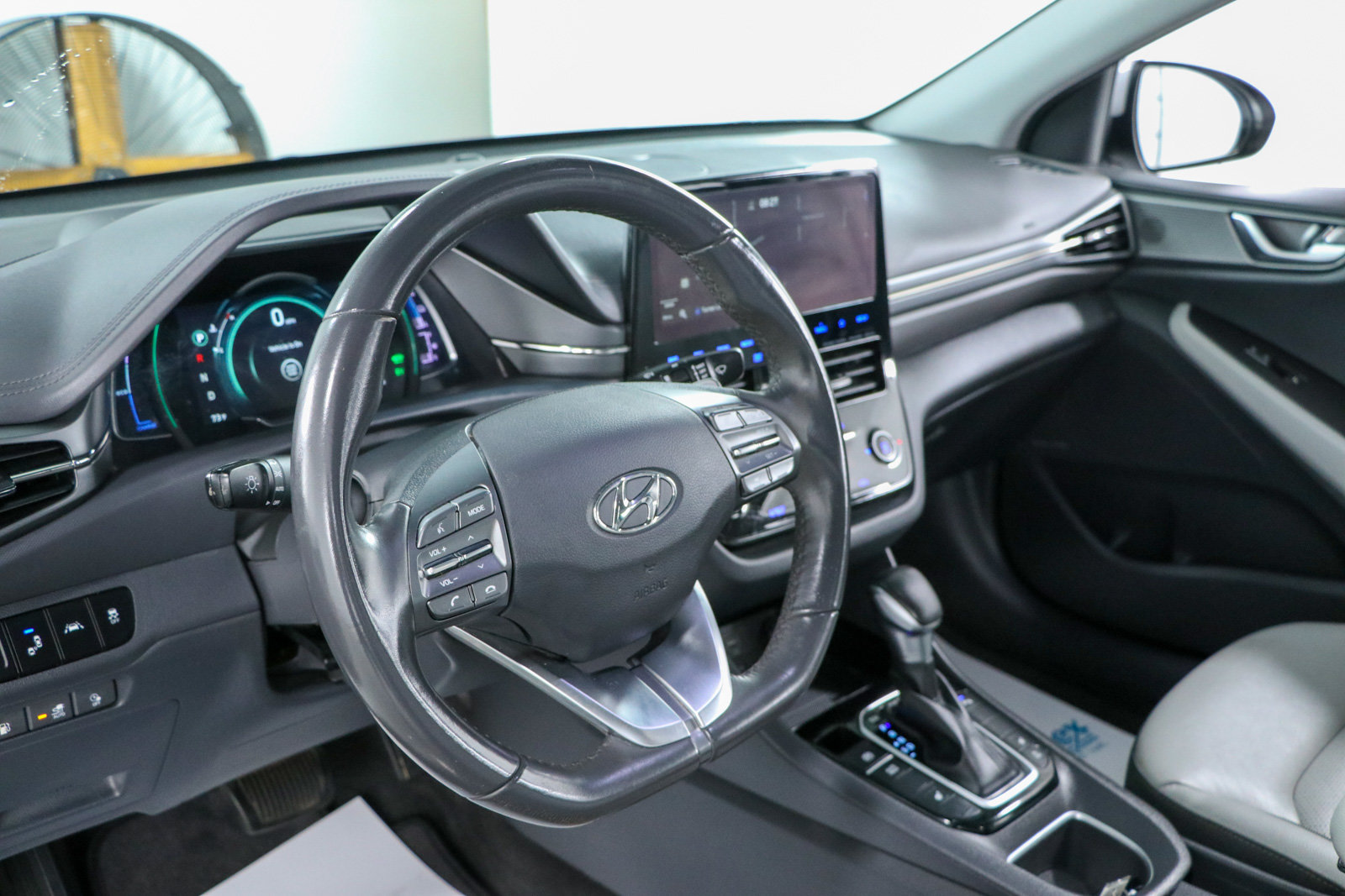 Used 2022 Hyundai Ioniq Limited FWD image 23