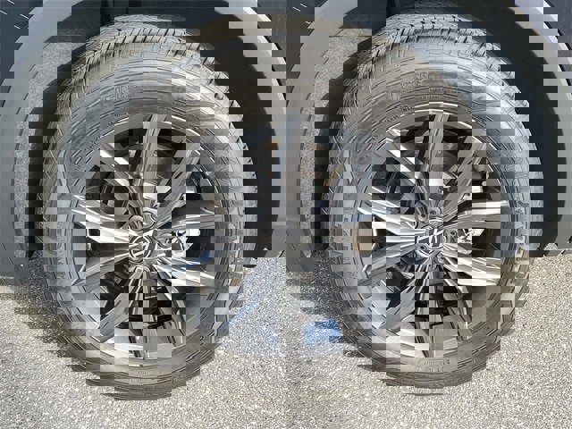 Certified 2022 Volkswagen Tiguan SE image 5