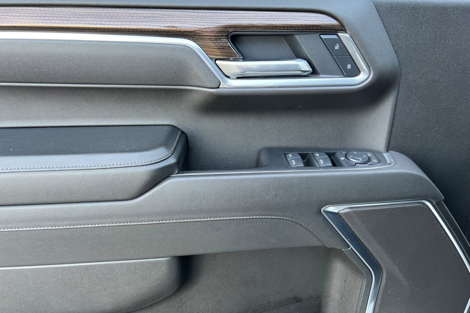 Used 2025 Chevrolet Silverado 1500 LT AWD/4WD image 10