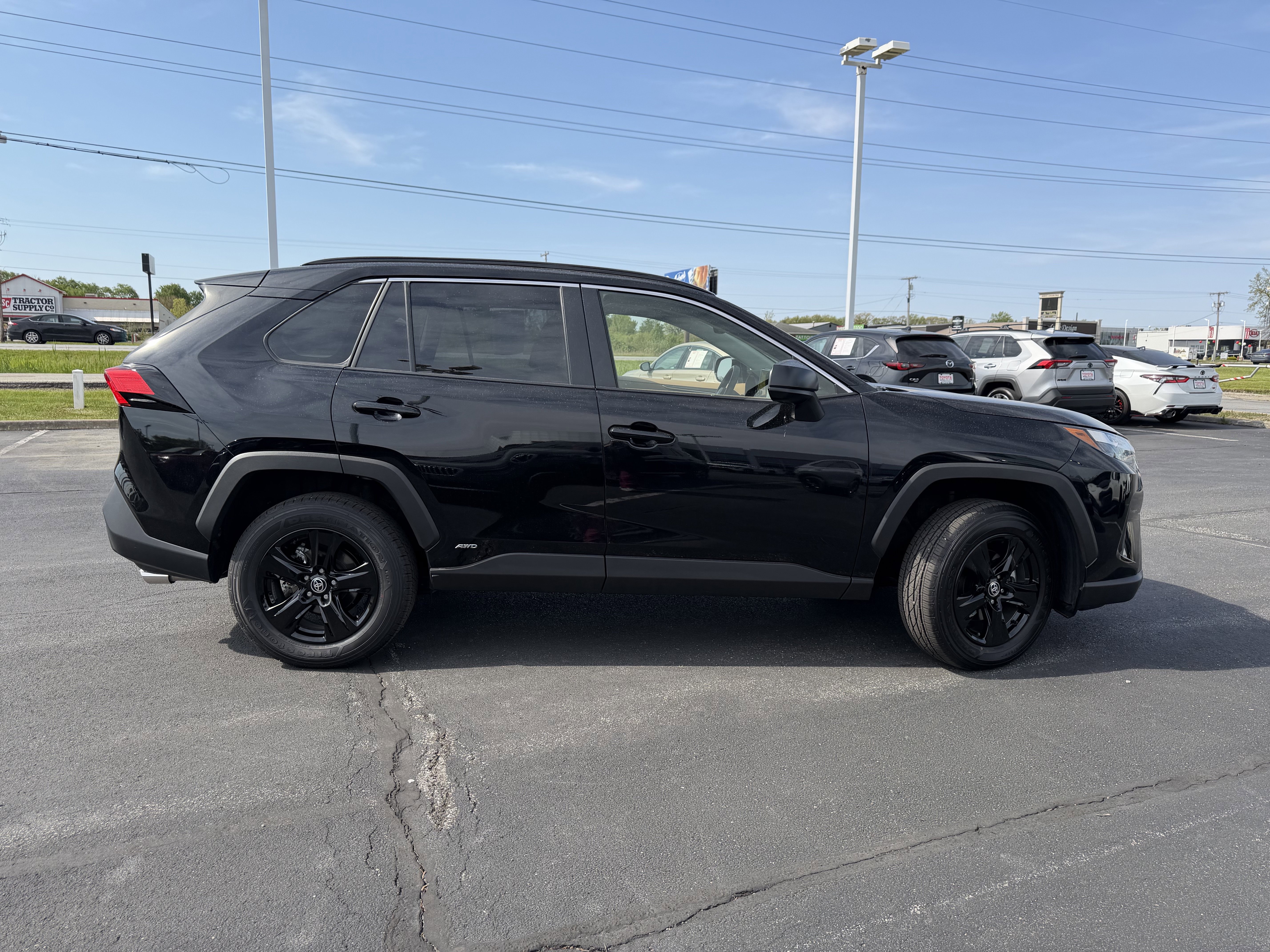 Used 2025 Toyota RAV4 LE AWD/4WD image 9
