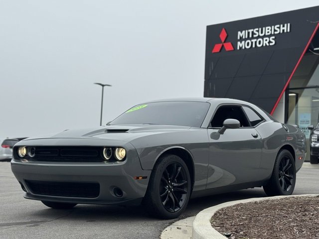 Used 2018 Dodge Challenger SXT w/ Blacktop Package image 7