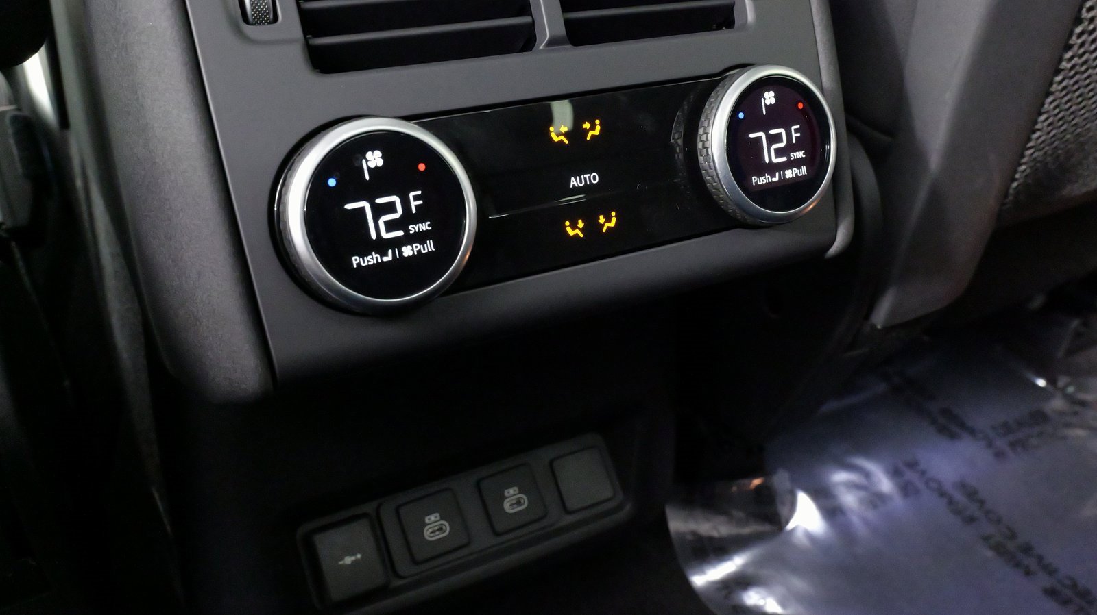 Used 2024 Land Rover Discovery S image 47