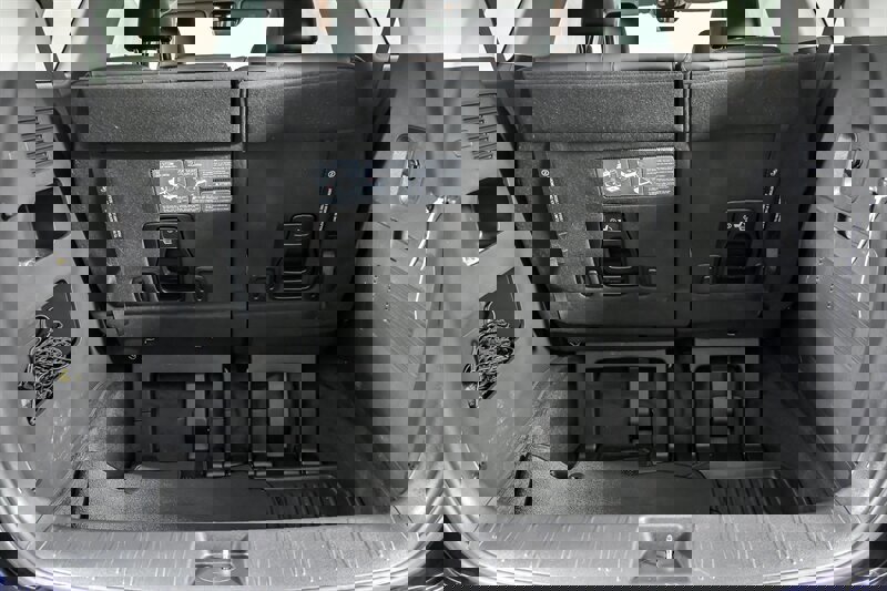 Used 2023 Kia Carnival LX image 12