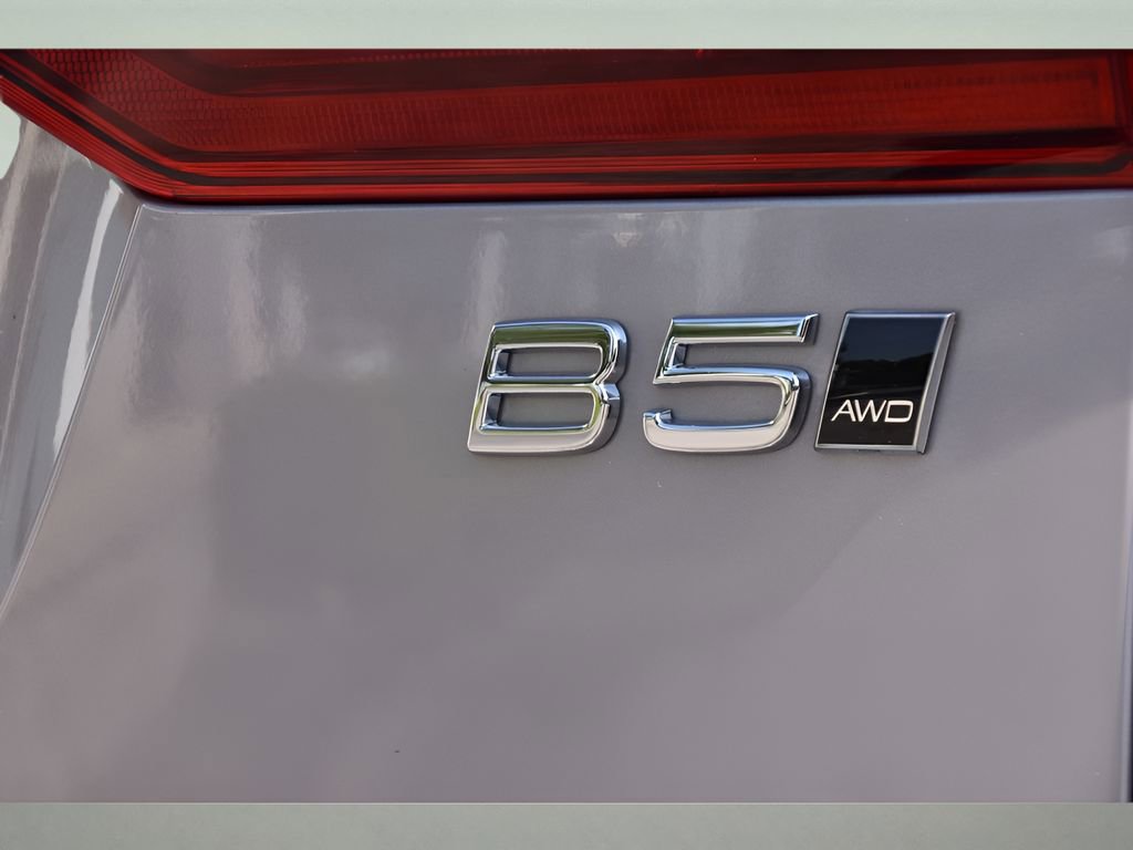 Certified 2026 Volvo XC60 B5 Plus w/ Protection Package Premier image 27