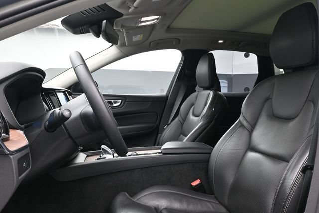 Used 2023 Volvo XC60 B5 Ultimate w/ Climate Package FWD image 10