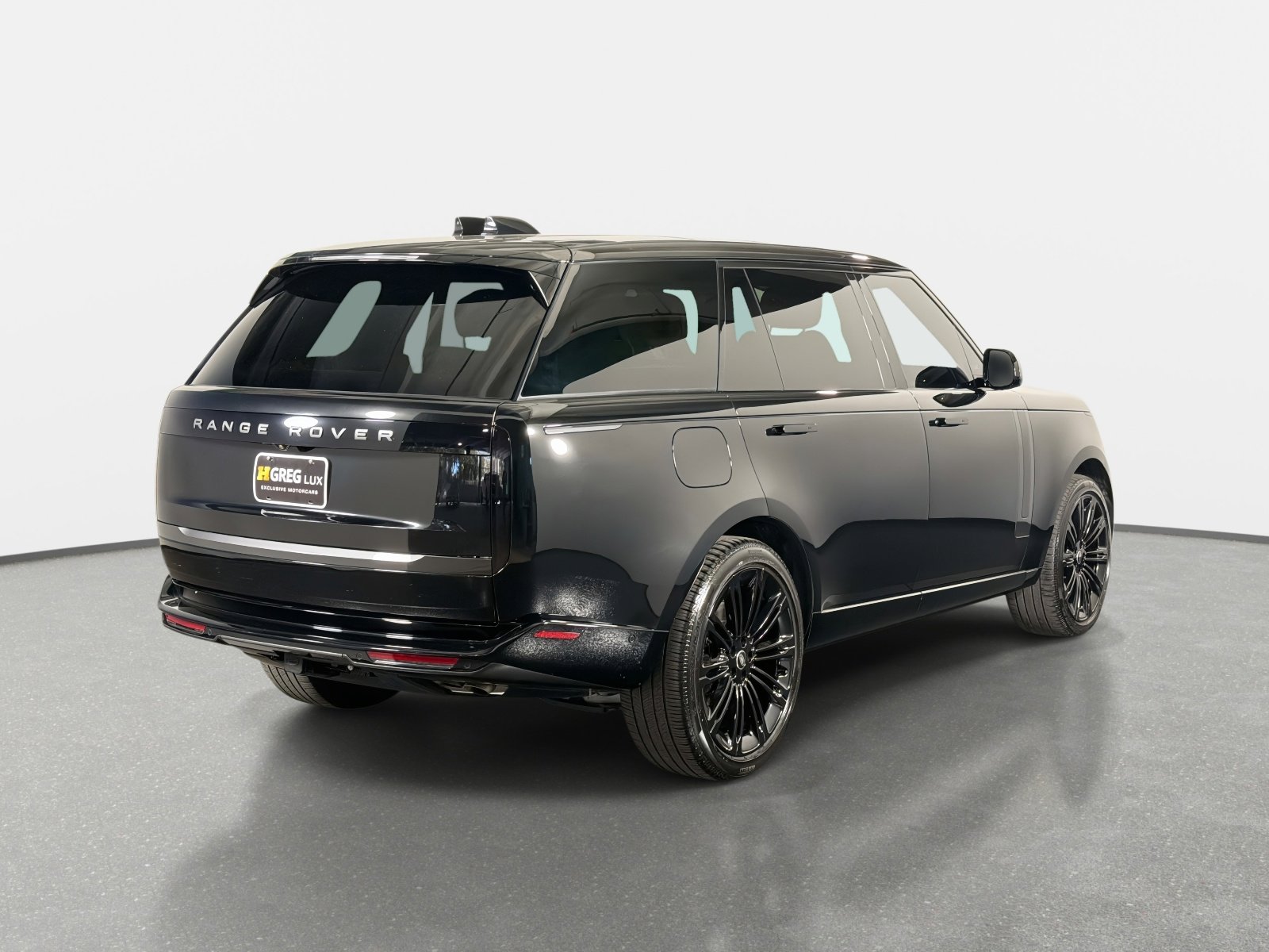 Used 2025 Land Rover Range Rover Long Wheelbase SE image 3
