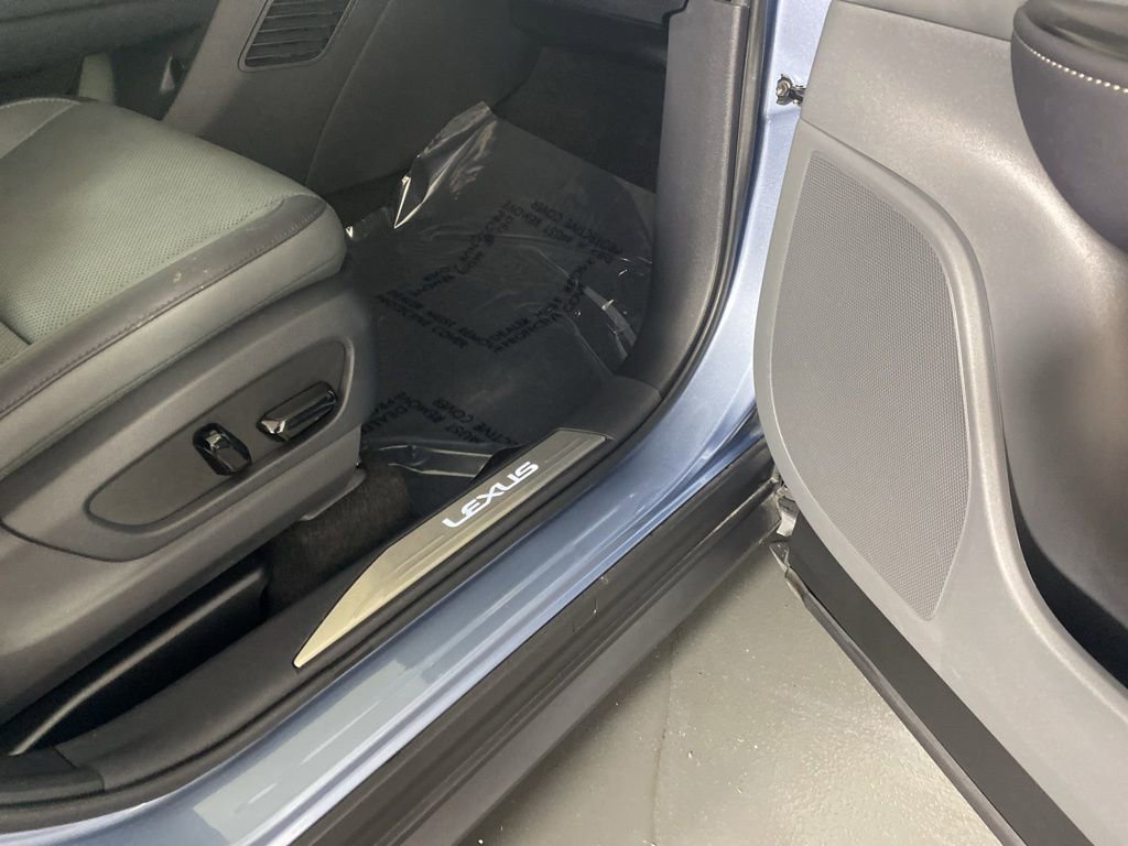 Certified 2025 Lexus RZ 450e image 33
