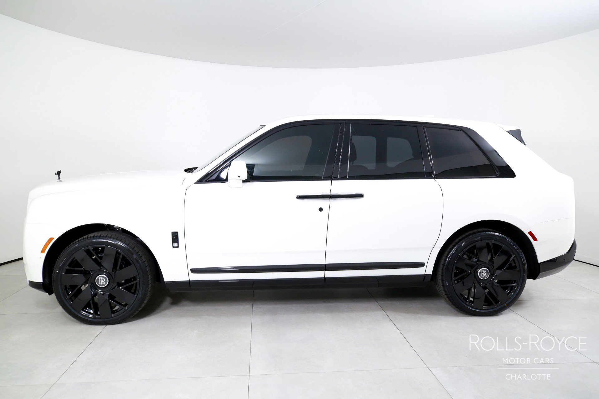 New 2026 Rolls-Royce Cullinan AWD/4WD image 3