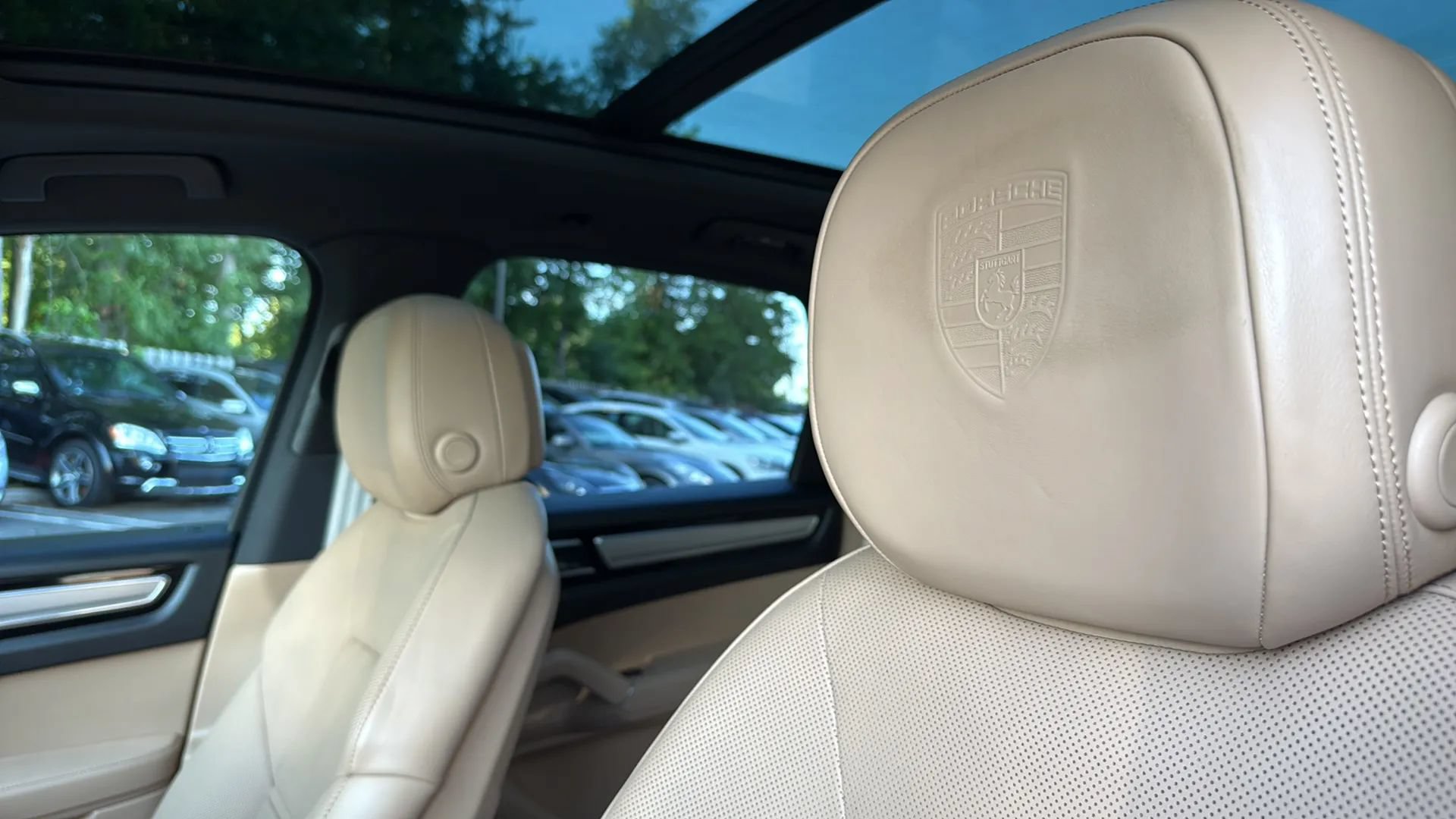 Used 2023 Porsche Cayenne Platinum Edition AWD/4WD image 45