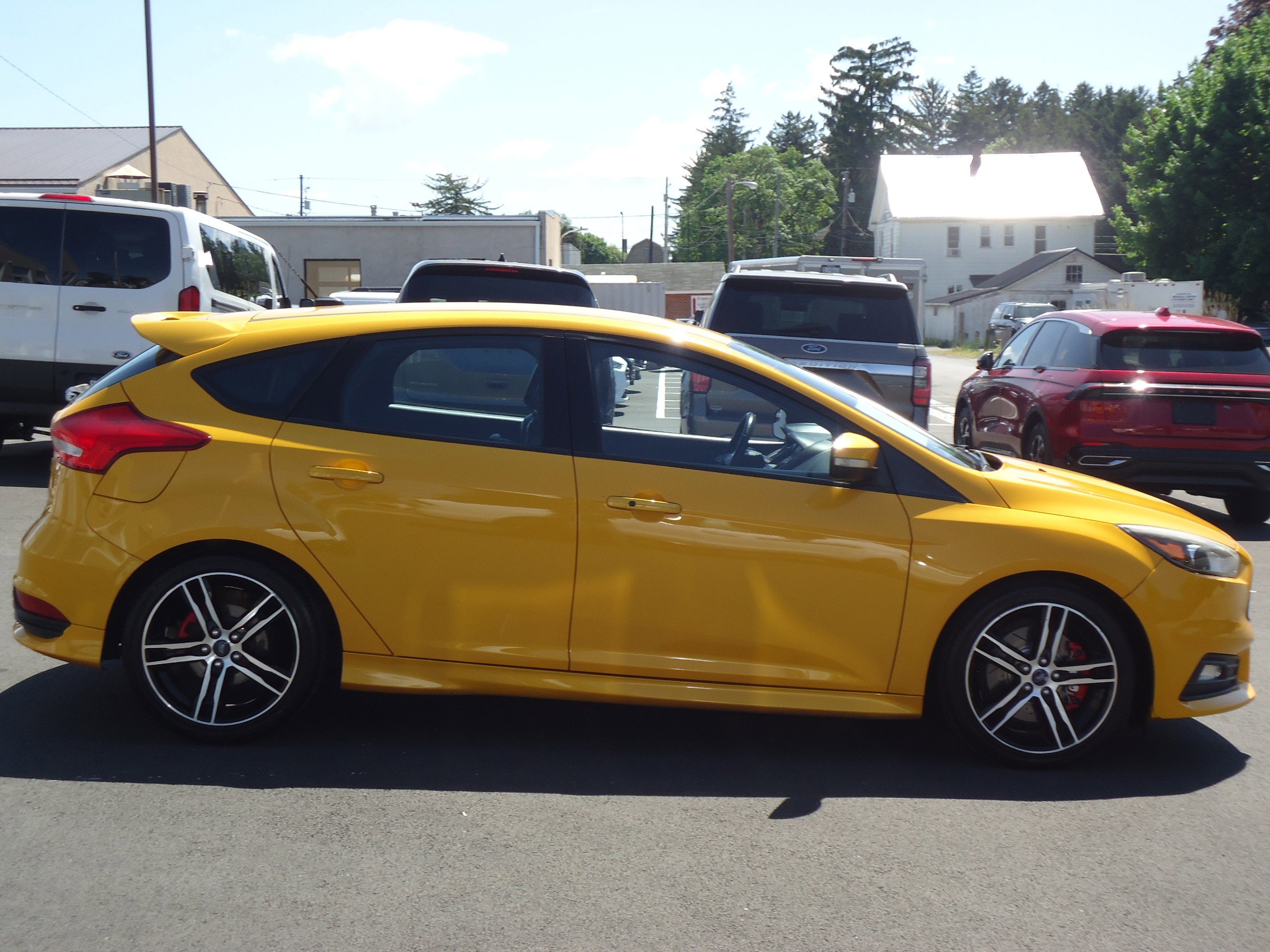 Used 2015 Ford Focus ST w/ Equipment Group 401A FWD image 2