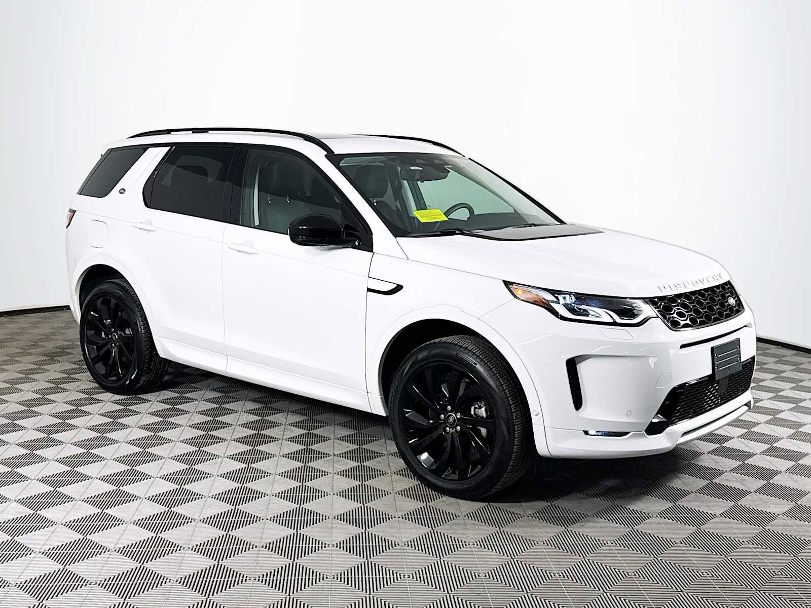 Used 2025 Land Rover Discovery Sport S image 3