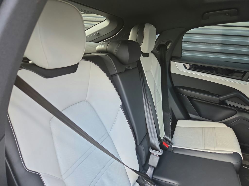 Certified 2025 Porsche Cayenne E-Hybrid Coupe image 21