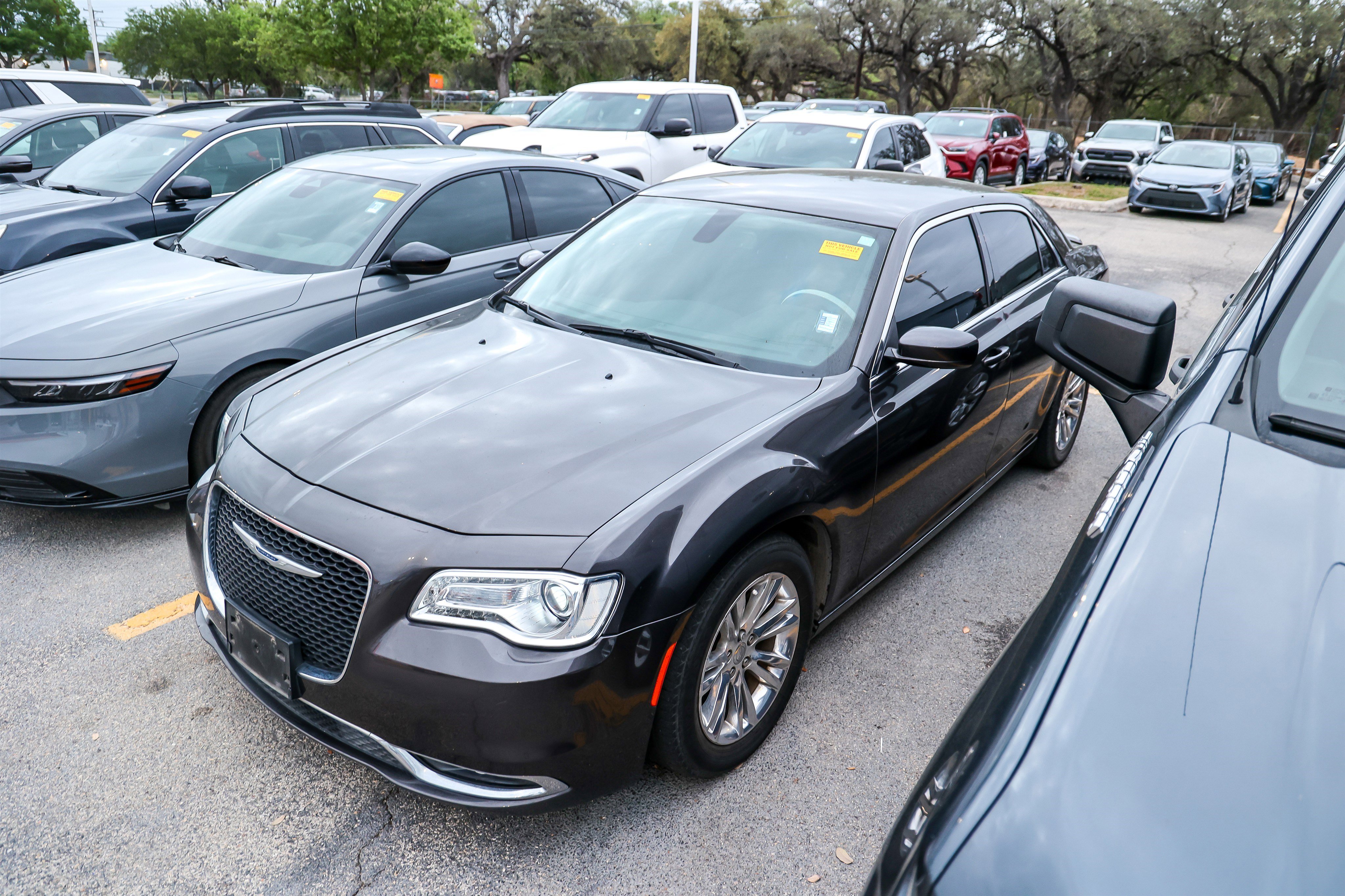 Used 2021 Chrysler 300 Touring w/ Driver Convenience Group image 3