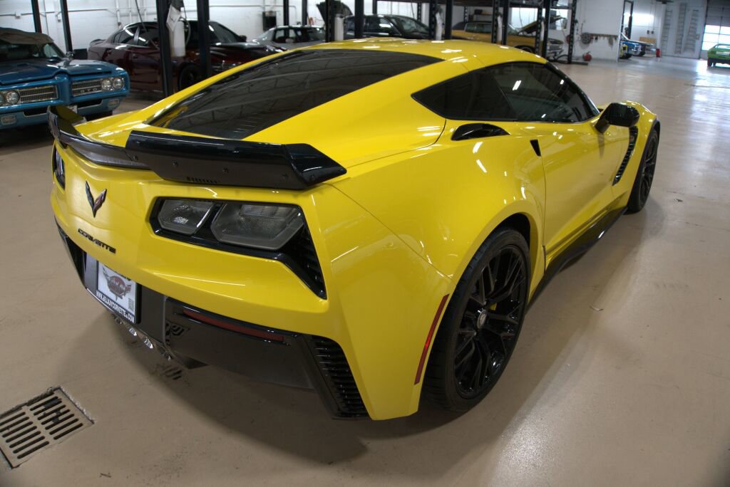 Used 2016 Chevrolet Corvette Z06 w/ 3LZ Preferred Equipment Group image 5