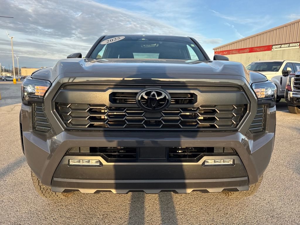 Used 2025 Toyota Tacoma TRD Off-Road image 9