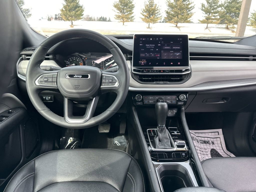 Used 2025 Jeep Compass Limited image 23