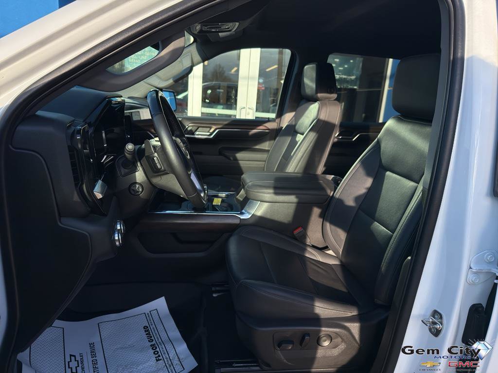 Used 2023 GMC Sierra 1500 SLT w/ SLT Premium Plus Package AWD/4WD image 14