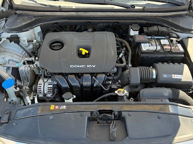 Used 2017 Hyundai Elantra SE image 6