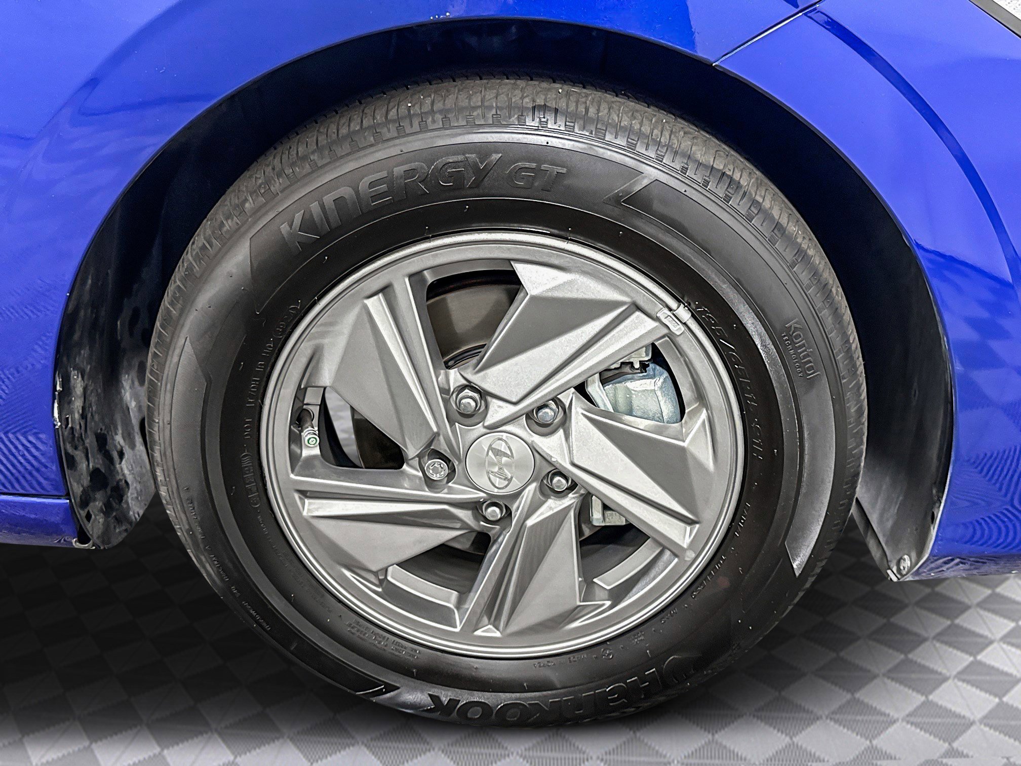 Used 2025 Hyundai Elantra SE image 37