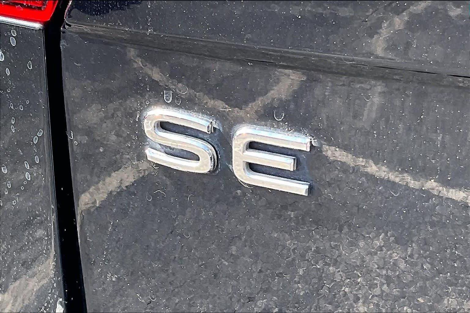 Used 2022 Volkswagen Tiguan SE R-Line FWD image 10