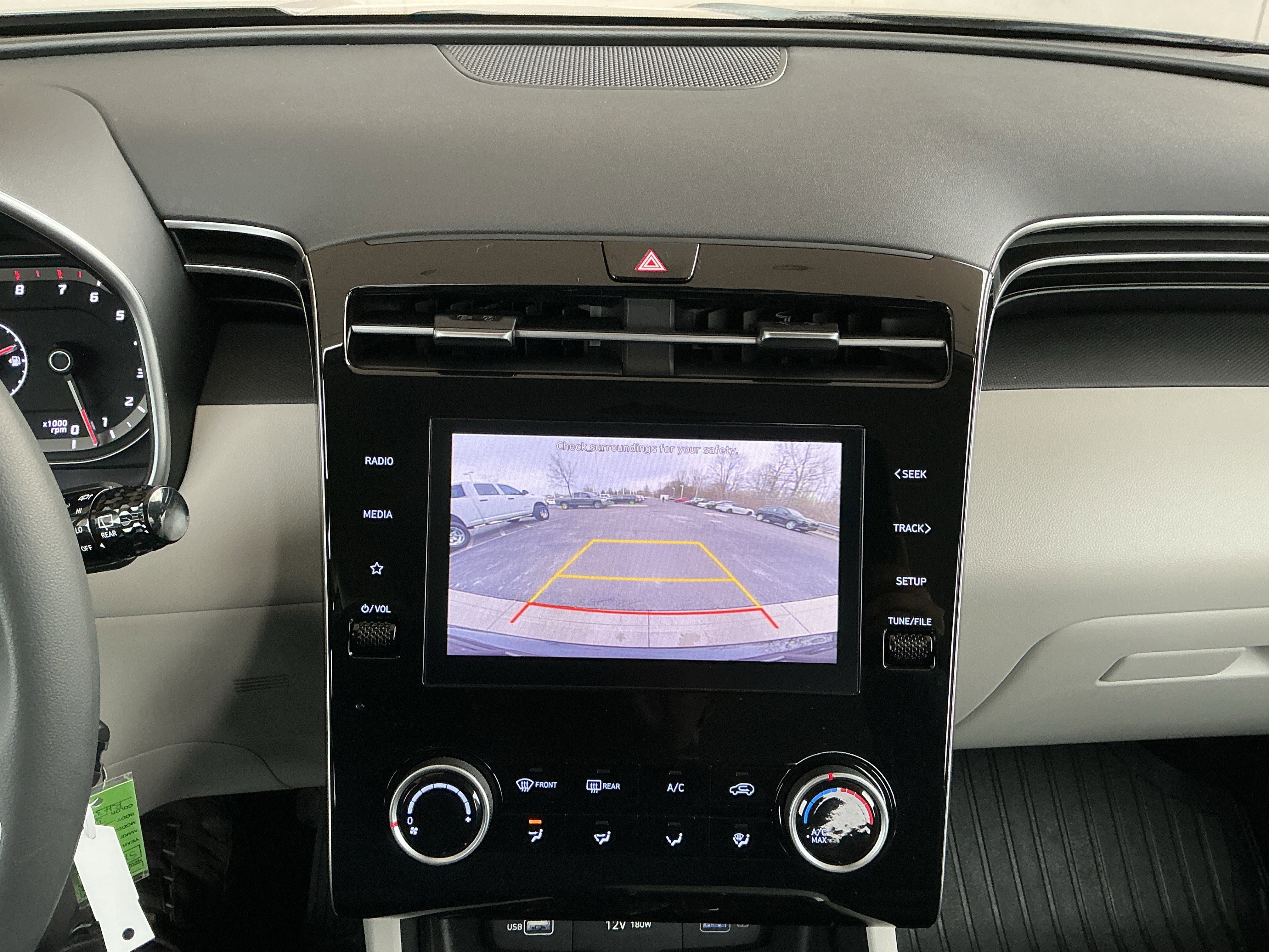 Used 2024 Hyundai Tucson SE image 10