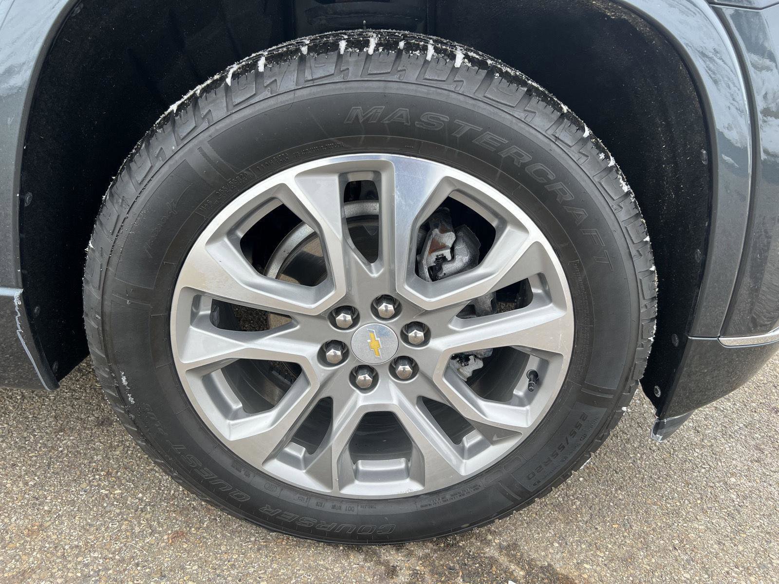 Used 2021 Chevrolet Traverse Premier image 39