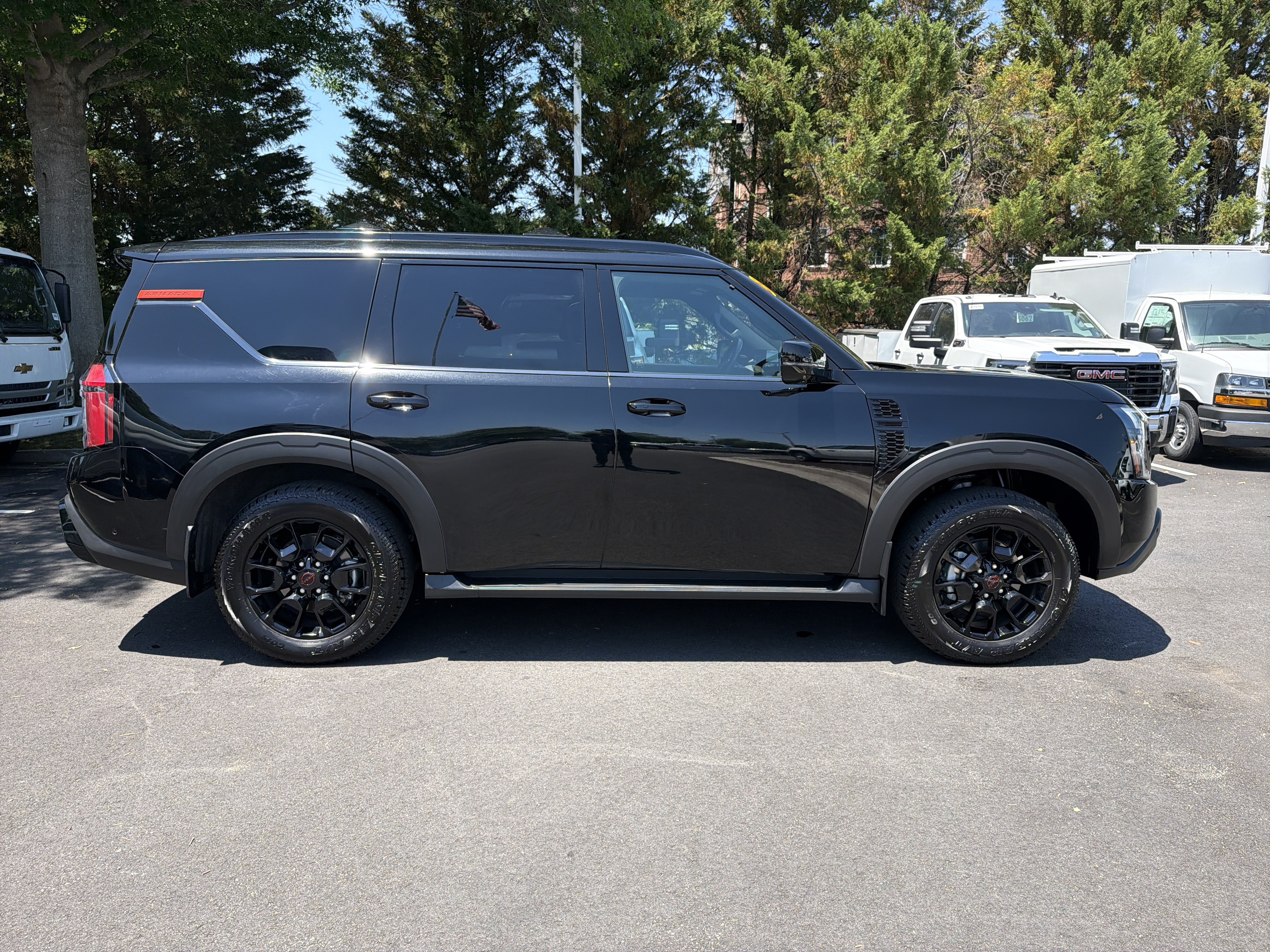 Used 2025 Nissan Armada PRO-4X w/ Pro-4X Premium Package AWD/4WD image 11