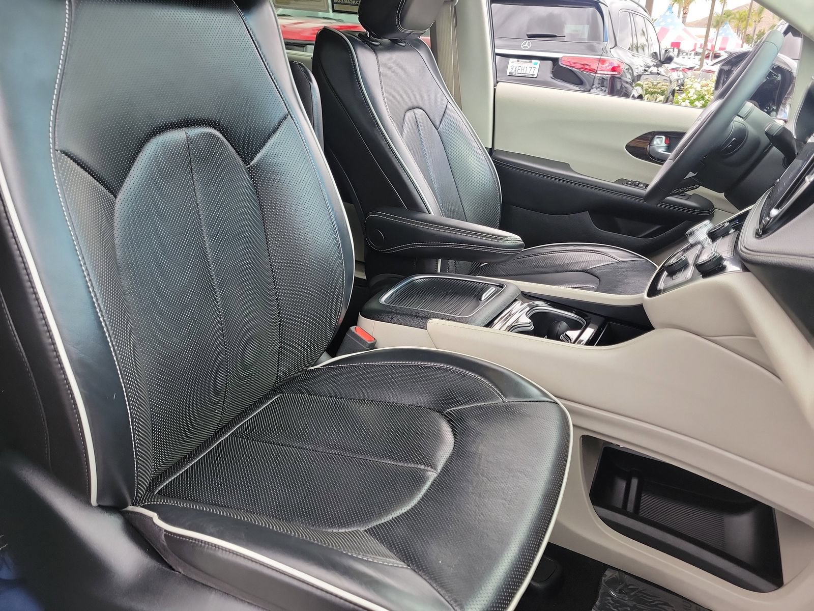 Used 2024 Chrysler Pacifica Limited FWD image 23
