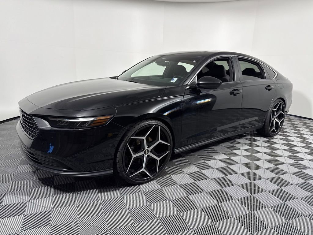 Used 2023 Honda Accord Sport image 2