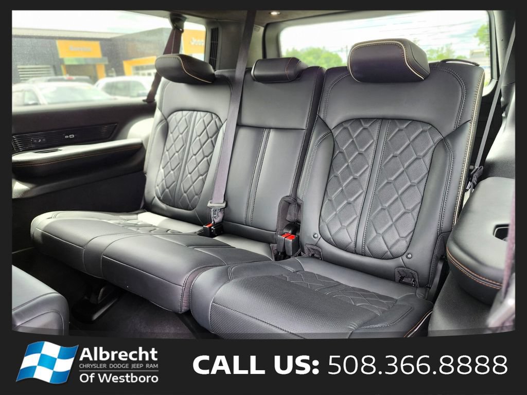 Used 2024 Jeep Grand Wagoneer L Series III AWD/4WD image 18