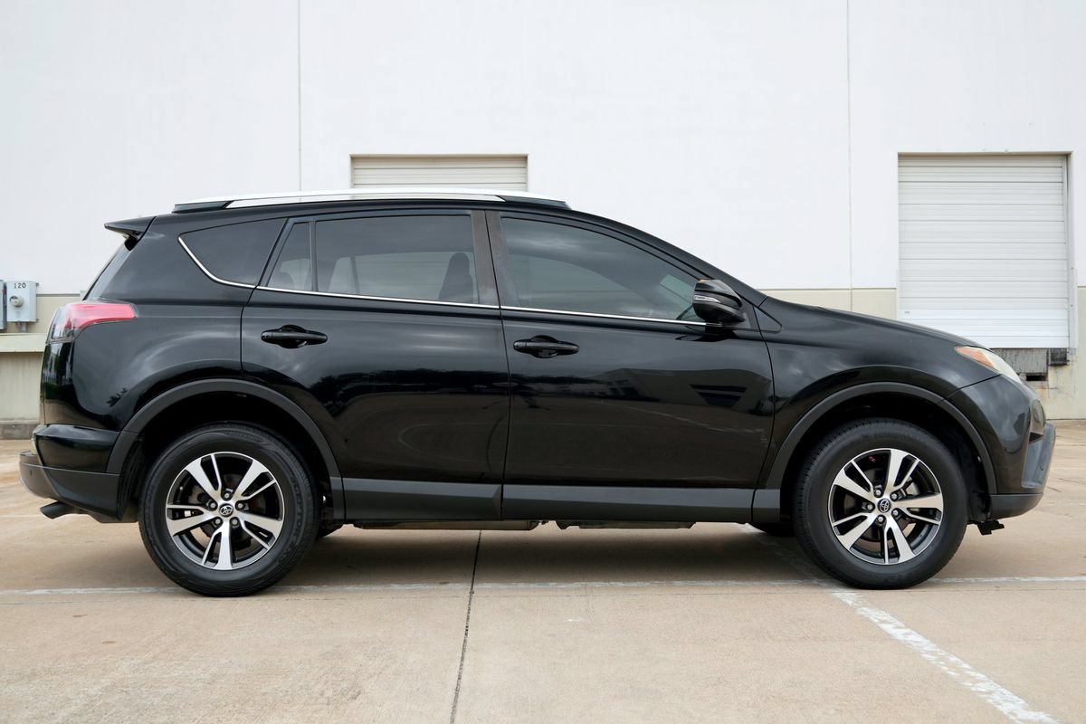 Used 2016 Toyota RAV4 XLE w/ Convenience Package FWD image 14