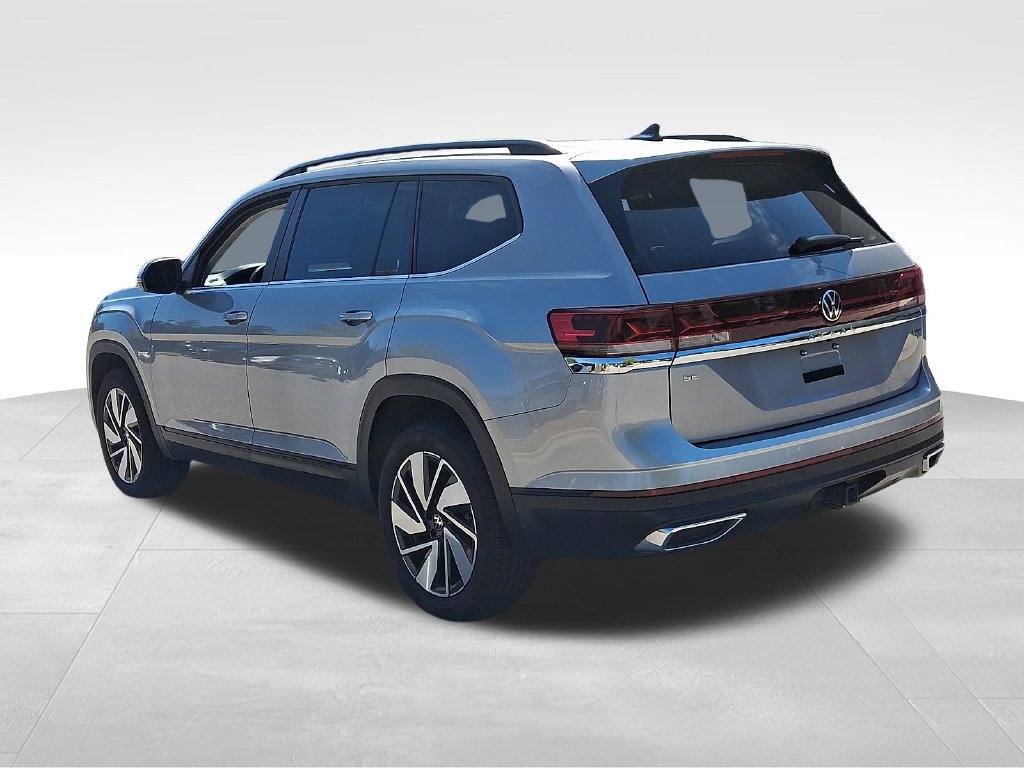 Used 2025 Volkswagen Atlas SE AWD/4WD image 4