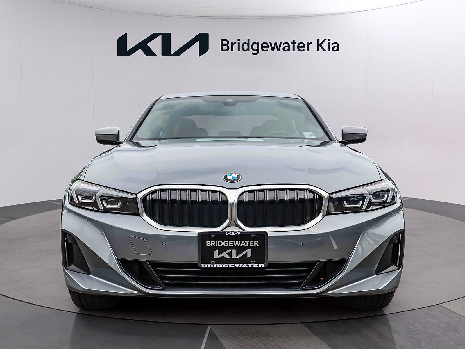 Used 2023 BMW 330i xDrive Sedan w/ Premium Package AWD/4WD image 2
