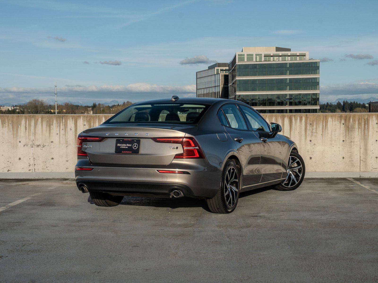 Used 2019 Volvo S60 T6 Momentum w/ Multimedia Package image 4