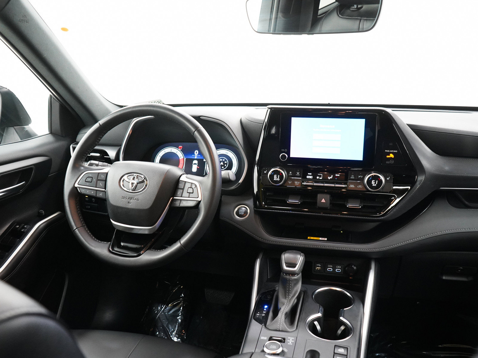 Used 2025 Toyota Highlander XSE AWD/4WD image 17