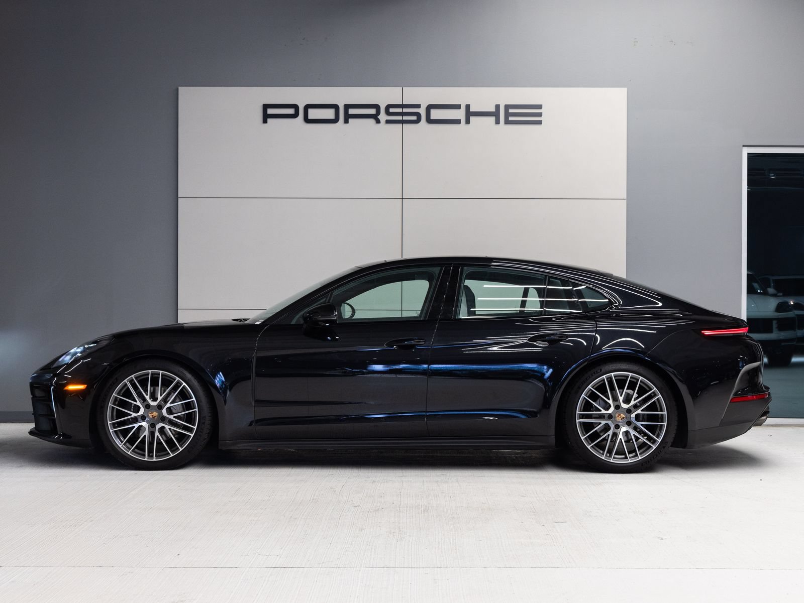 Certified 2024 Porsche Panamera 4 AWD/4WD image 2