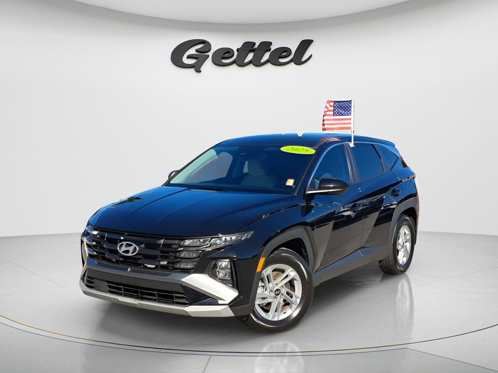 Used 2025 Hyundai Tucson SE image 1