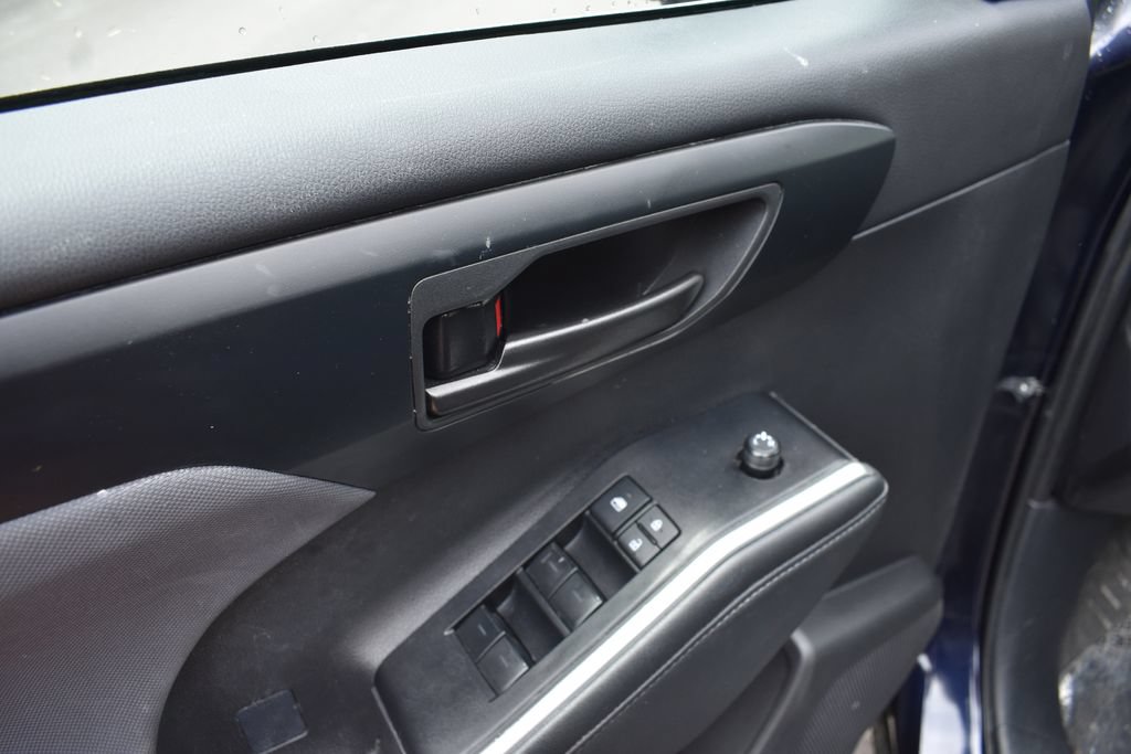 Used 2025 Toyota Highlander LE FWD image 13