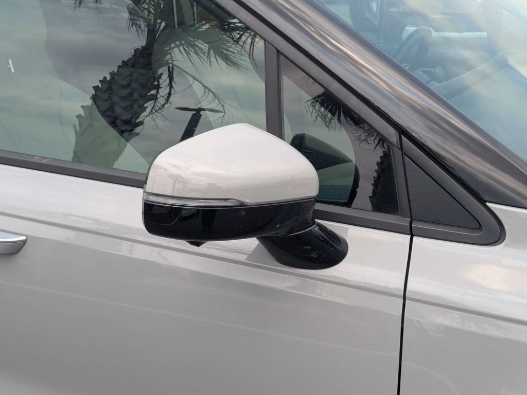 Used 2025 Kia Carnival SX FWD image 10