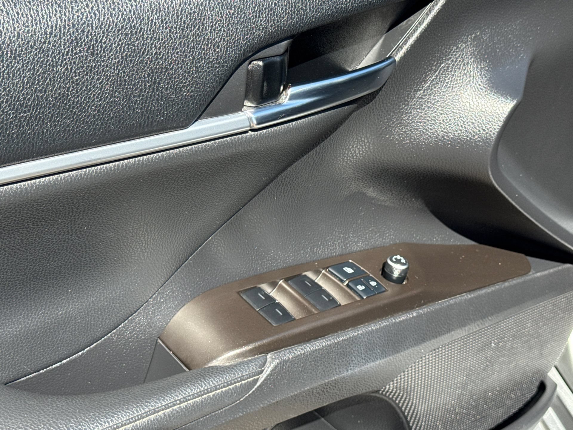 Used 2022 Toyota Camry XSE FWD image 22