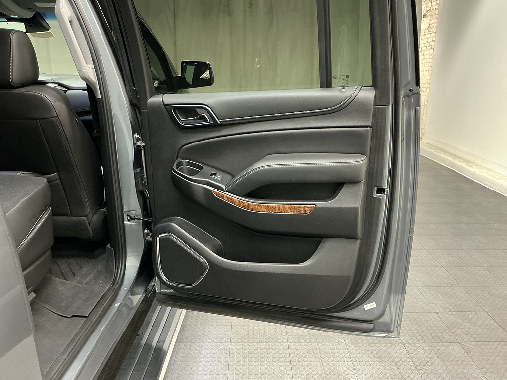 Used 2018 Chevrolet Suburban Premier AWD/4WD image 39