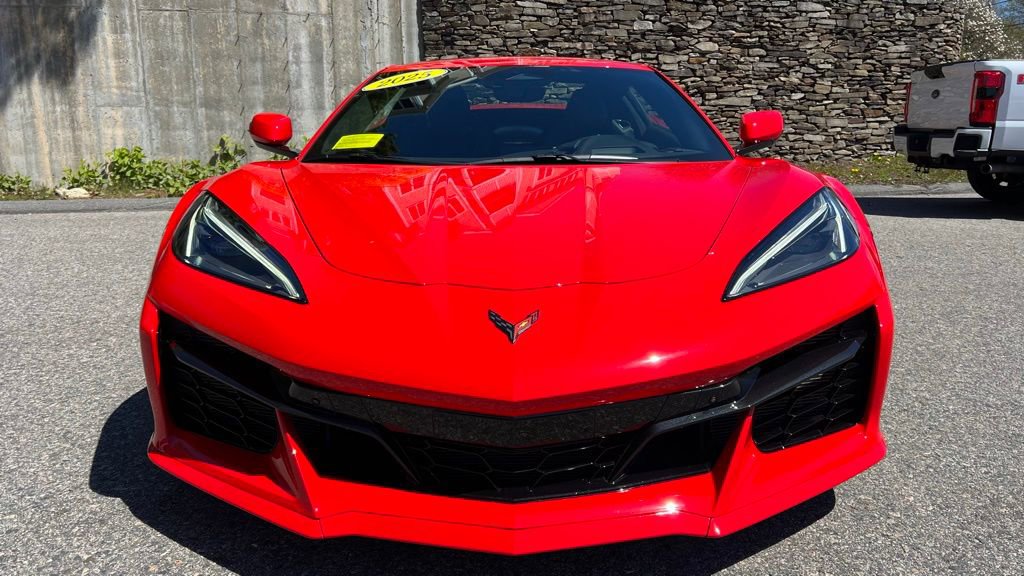 Used 2025 Chevrolet Corvette Z06 RWD image 9