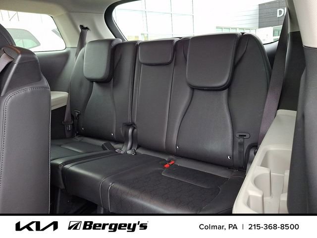Used 2023 Kia Carnival LX image 14