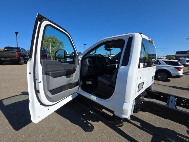 New 2026 Ford F550 4x4 Regular Cab Super Duty image 9