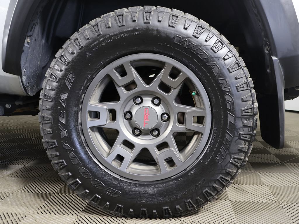 Used 2020 Toyota Tacoma TRD Off-Road AWD/4WD image 15